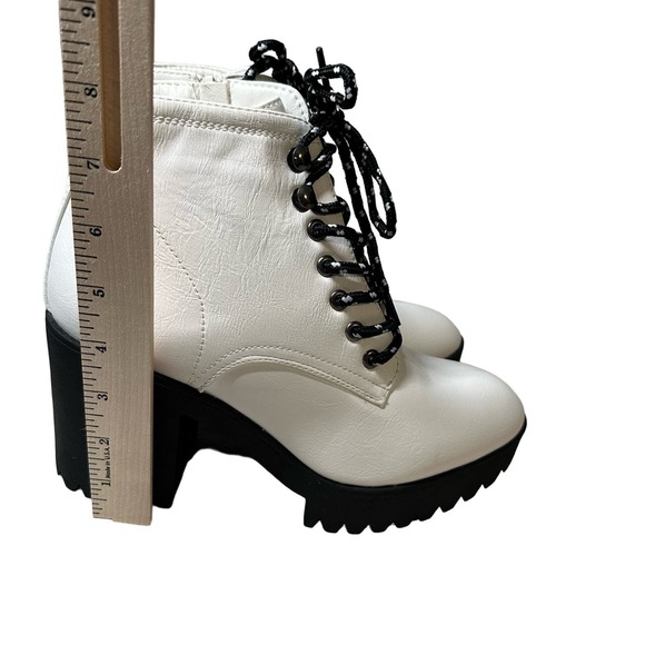Seven7 White and Black Flatiron Boots Y2K NWOT Size 9 Platform 3.5” Heel - Picture 3 of 10
